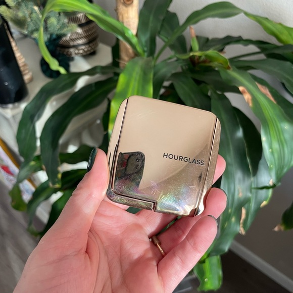 Hourglass blush in Diffused Heat - Picture 3 of 3